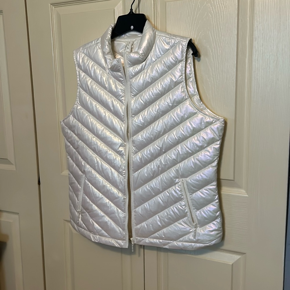 J McLaughlin Elegant White Quilted Vest